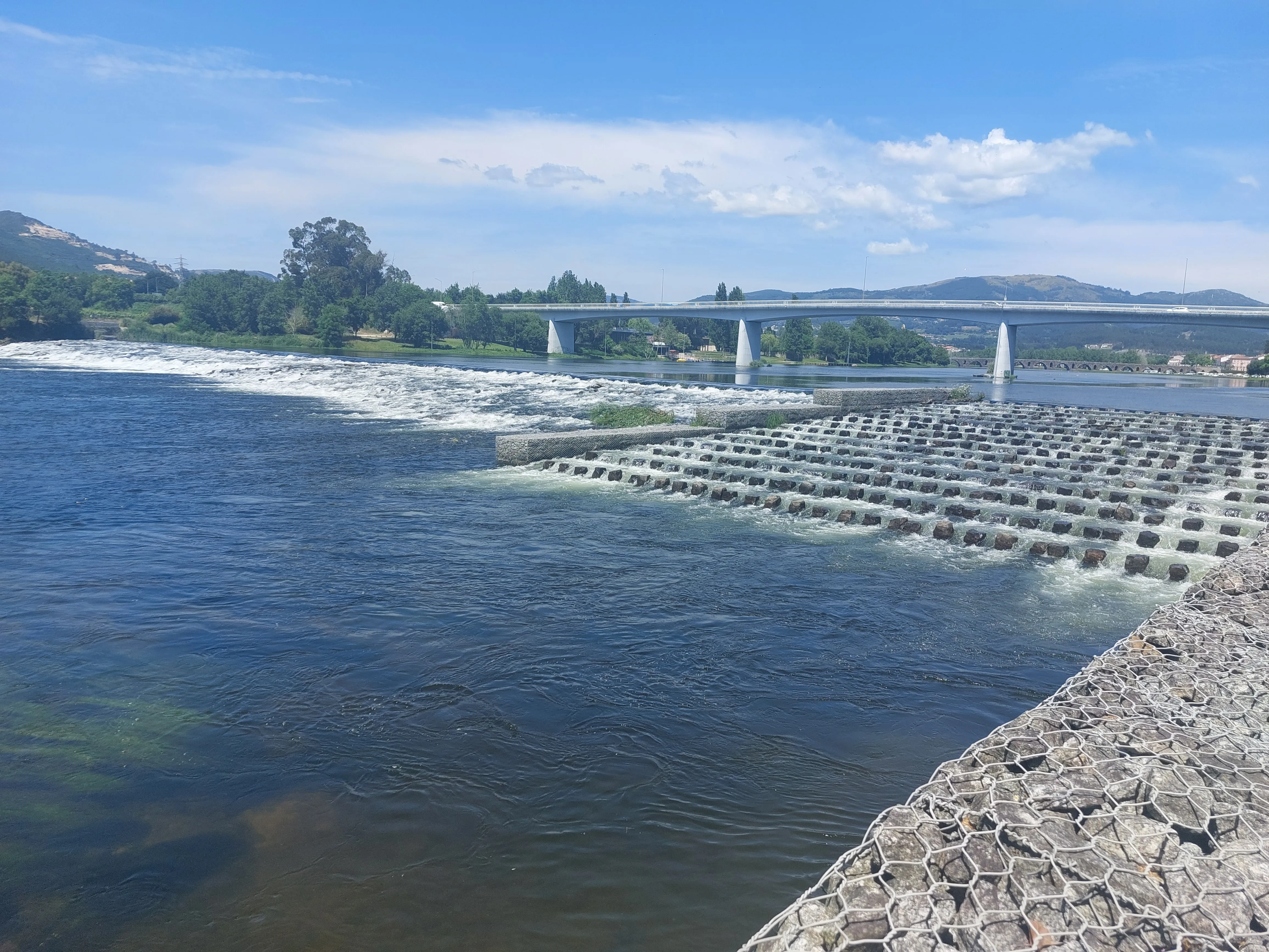 Rio Lima mit Ponte da Nossa Senhora da Guia